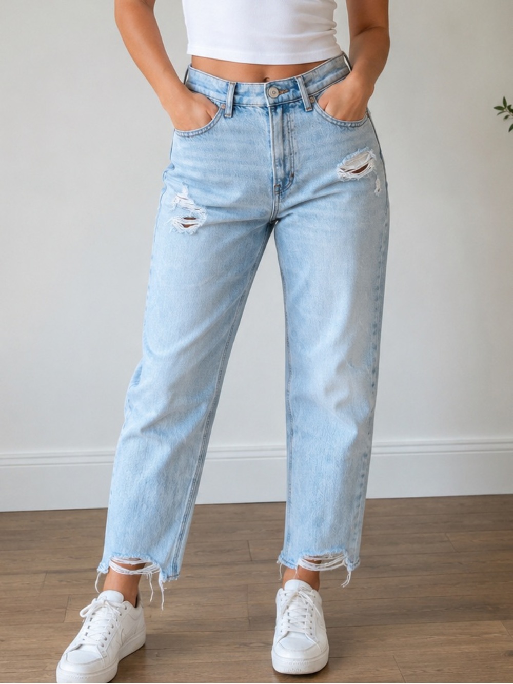 American Eagle Highest Rise 90s Boyfriend Distressed Jeans Light Wash Size 10